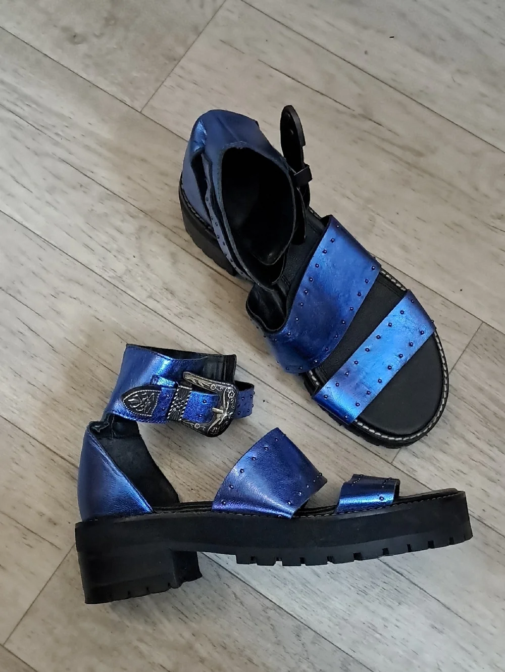 ASOS Metallic Blue Leather Studded Sandals Size 3 Statement Shoes Chunky 80's